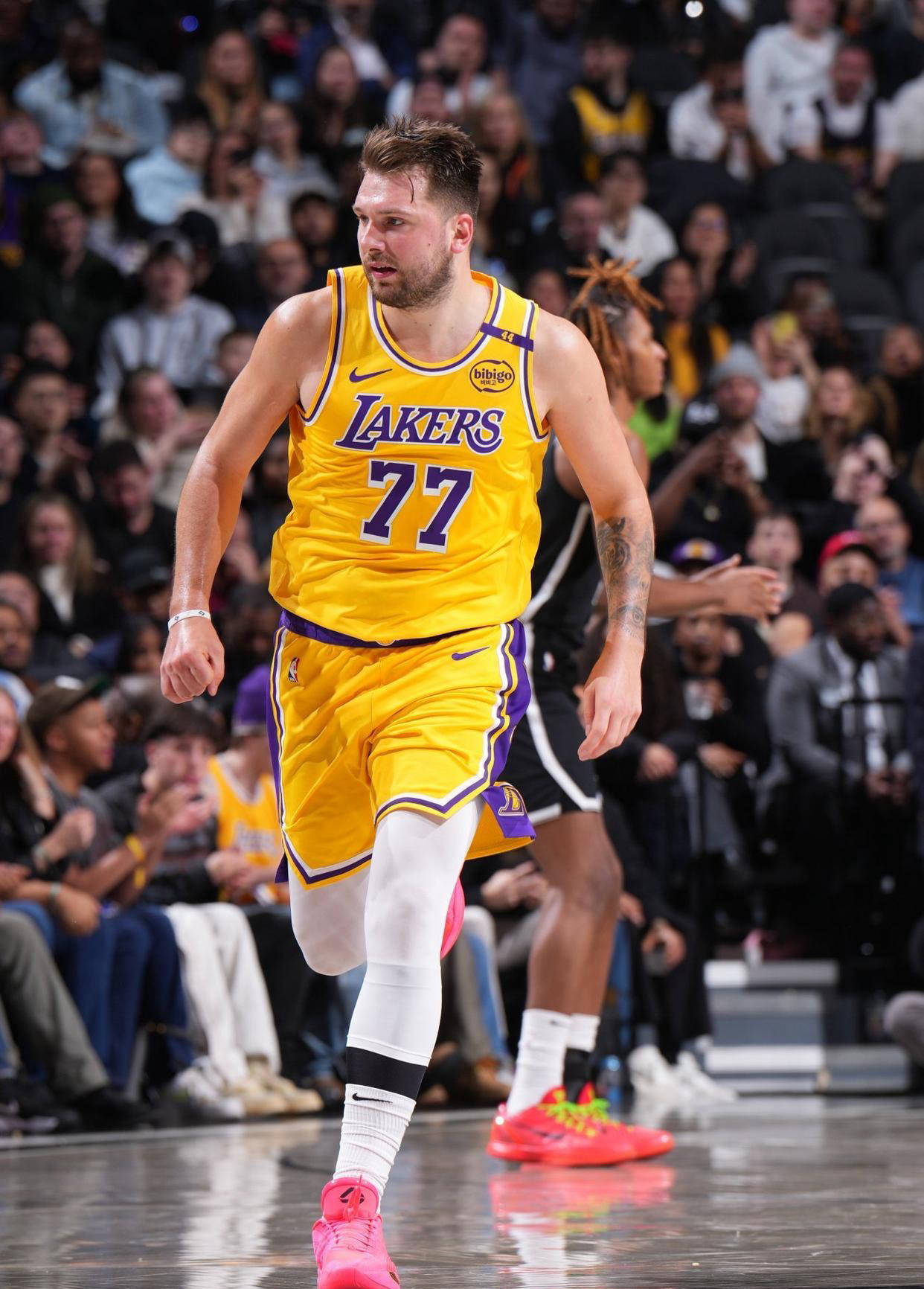 九游手游排行榜今夜足总杯焦点战,洛杉矶湖人刷新队史纪录,气氛紧张,身体对抗强度拉满的简单介绍